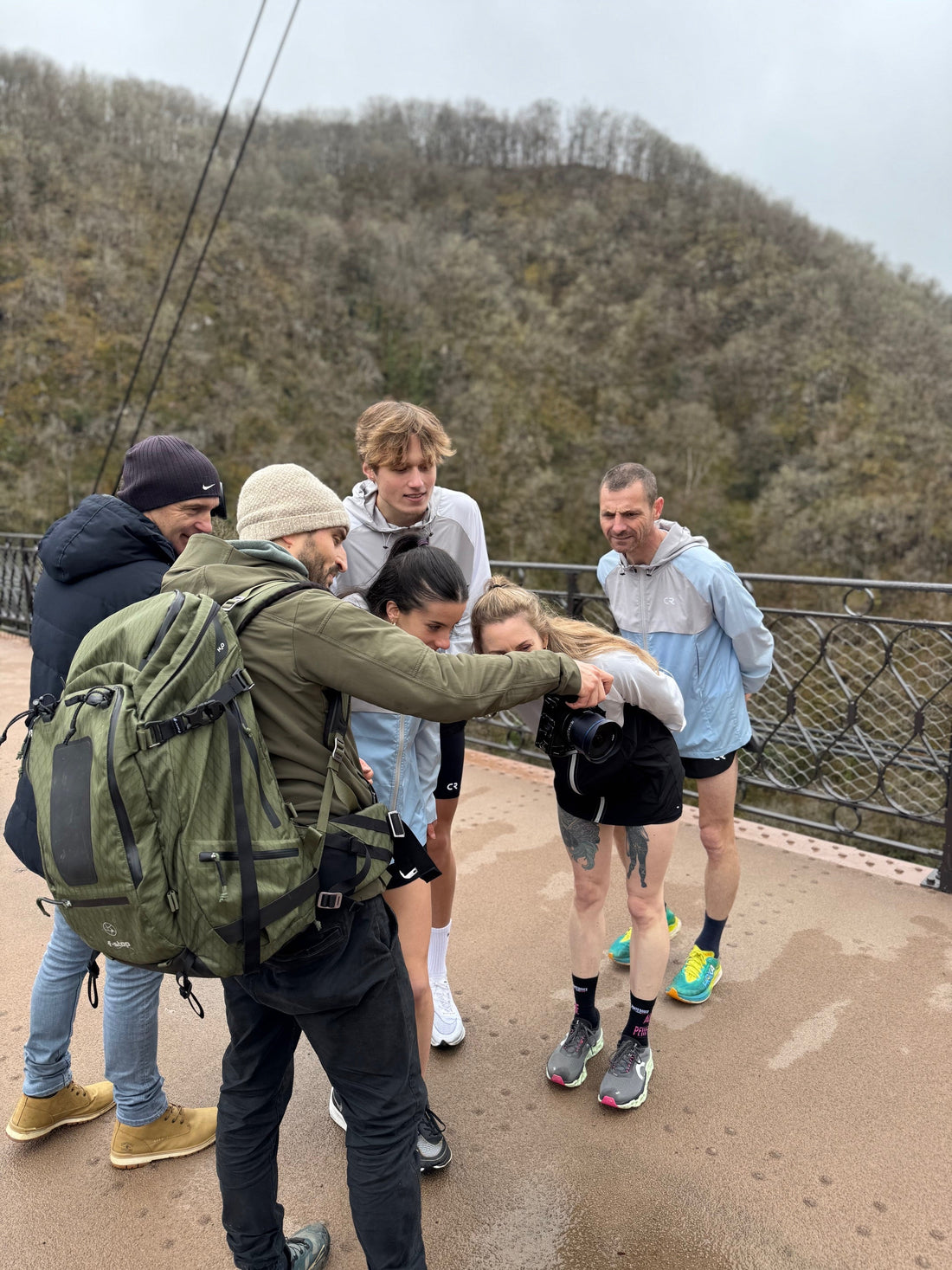 Derrière l’objectif : le shooting de la première collection